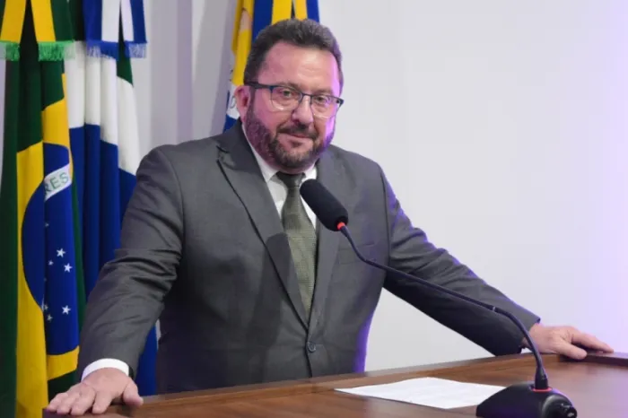 Laudir Munaretto solicita revitalização de praça no Jardim Canaã I