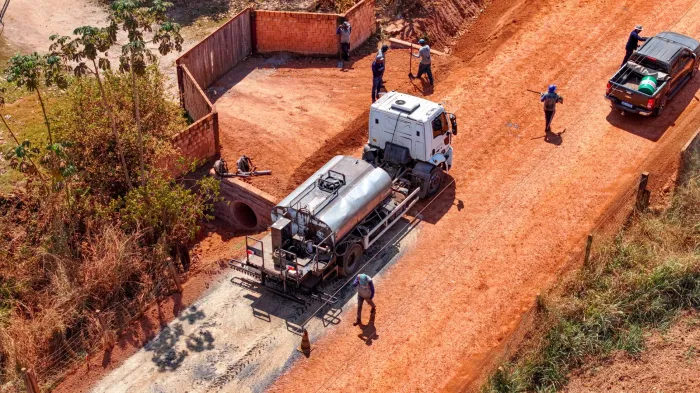 Prefeitura inicia pavimentação asfáltica do bairro Colina Verde