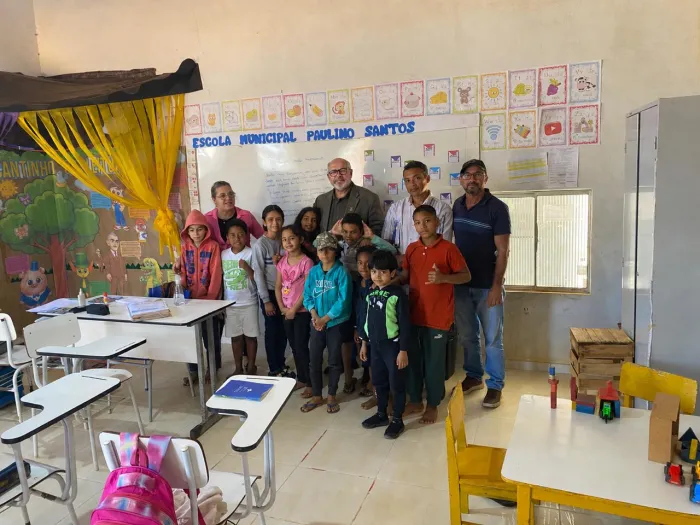 Em visita à escola no Povoado de Algodão, Smed debate melhorias na infraestrutura e projeto comunitário