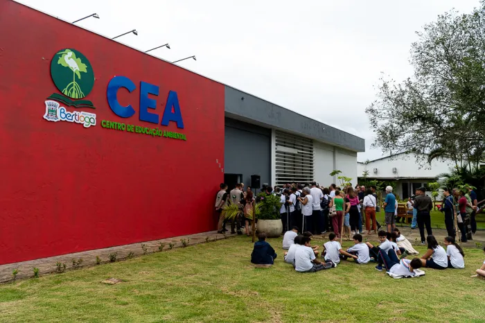 CEA recebe estudantes para atividade “Amazônia de Pé” com cinema, diálogo e oficina de reutilização