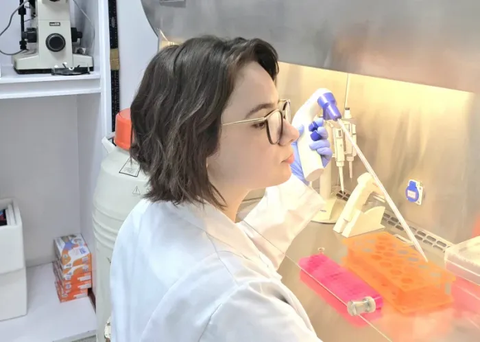Entenda o estudo que propõe alternativa mais segura para reposição hormonal na menopausa