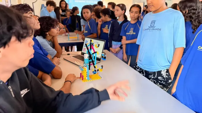 Robótica leva tecnologia e criatividade à escola municipal