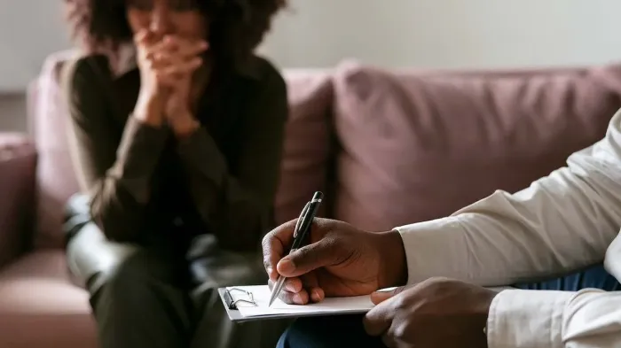 Estudo aponta a importância do cuidado parental e que o bem-estar materno precisa de apoio constante
