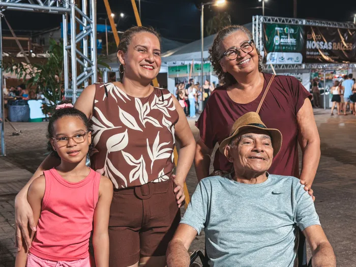 Dilson João e a esposa Sandra Amorim, a filha Alessandra Amorim e a neta Maria Luiza,  para aproveitar último dia da feira