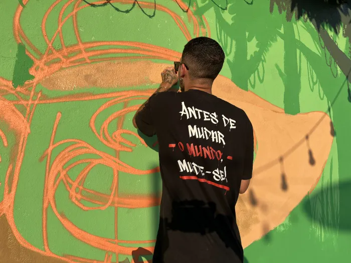 Programação contou com DJs, expositores, venda de alimentos e pintura de um mural ao vivo
