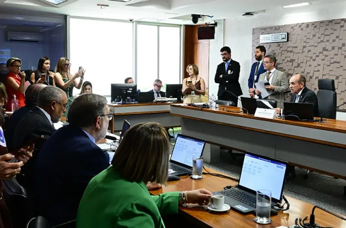 Senadores durante a reunião da CAS desta terça - Foto: Geraldo Magela/Agência Senado