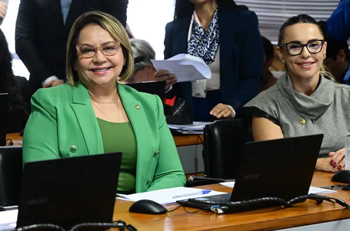 Jussara Lima (à esq.), ao lado de Roberta Acioly, apresentou substitutivo ao PL 3.522/2024, de Confúcio Moura - Foto: Geraldo Magela/Agência Senado