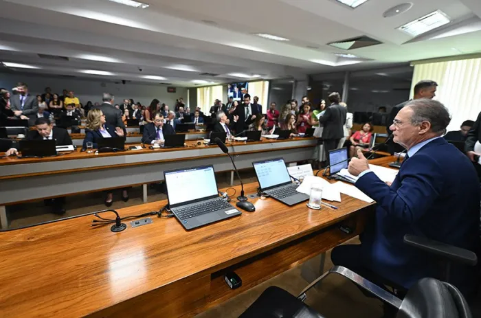 Incentivo à adaptação de navios para biodiesel e etanol passa na CAE