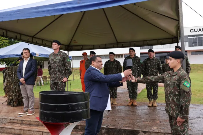 Antes de chegar à Praça Antônio João, Chama da Pátria foi acessa na 4ª Brigada de Dourados