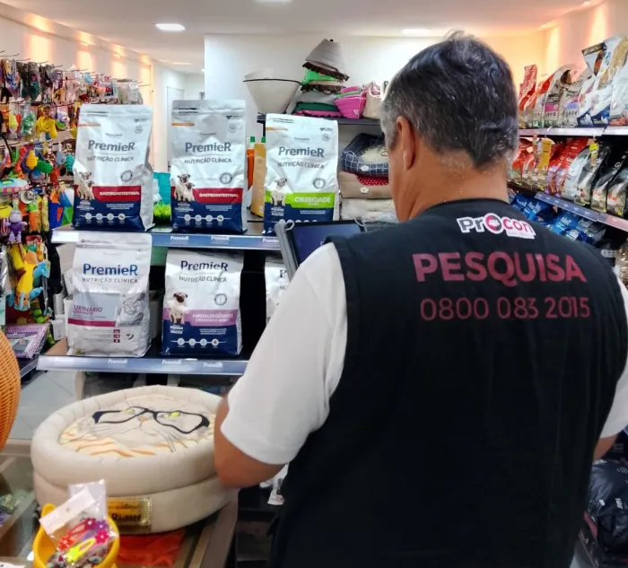 Pesquisa de produtos e serviços em pet shops registra diferença de mais R$ 278 na ração para cães