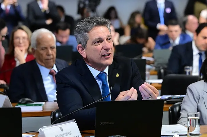 Relator da proposta, Rogério Carvalho avalia que percentual das bets para segurança deve ser definido em lei ordinária - Foto: Geraldo Magela/Agência Senado