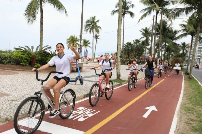 EM Ronaldo Lameira promove 1° Passeio Ciclístico com alunos e familiares