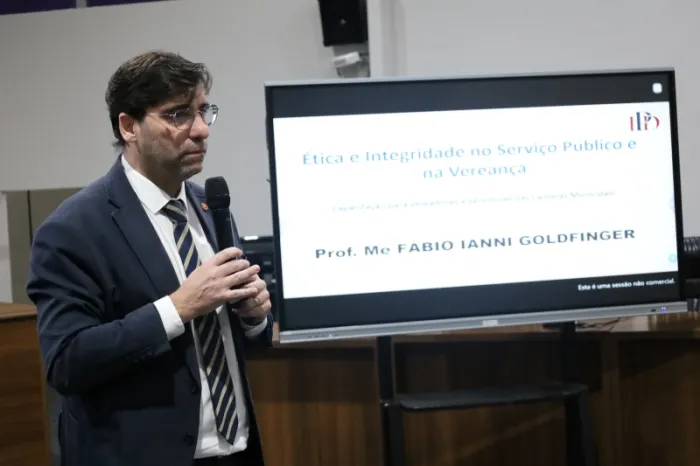 Câmara capacita servidores e aprimora atendimento à população
