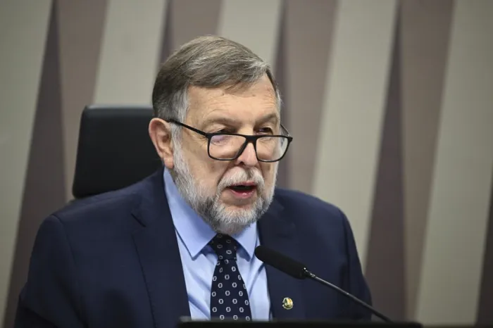 Relator da proposta, Flávio Arns defendeu a inclusão da Confederação Brasileira de Desporto de Surdos no Sistema Nacional do Esporte. - Foto: Saulo Cruz/Agência Senado