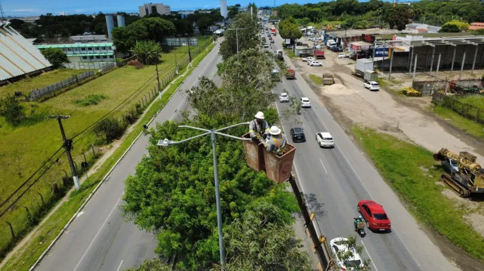 Ao todo, 93 luminárias de LED passaram por serviços de manutenção preventiva e corretiva. Foto: Vinícius Rocha/Ilumina Maceió