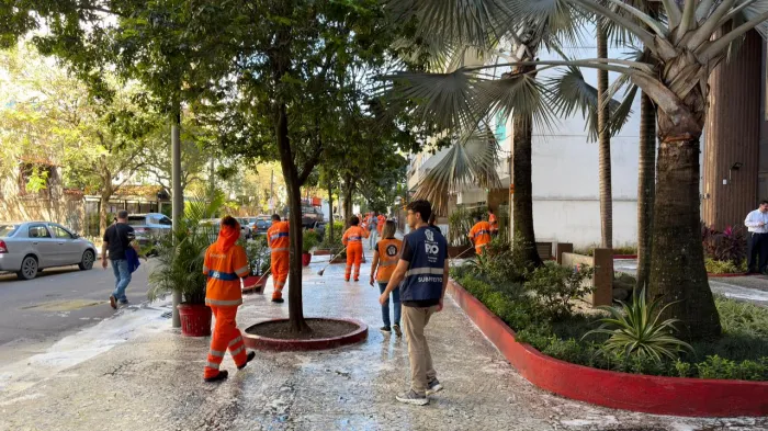 Ação desta quinta-feira contemplou a Praça Nossa Senhora da Paz e ruas do entorno - Jonas Monteiro / Subprefeitura da Zona Sul