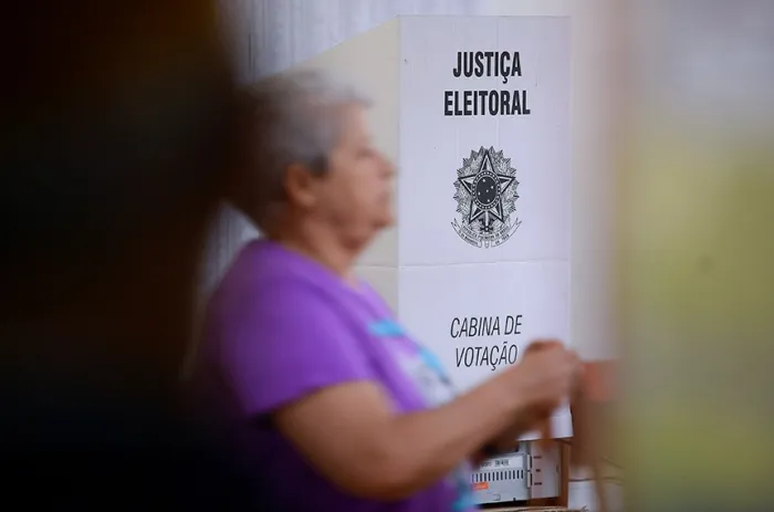 Pessoas analfabetas ou com mais de 70 anos e jovens de 16 e 17 anos têm voto facultativo - Foto: Pedro França/Agência Senado
