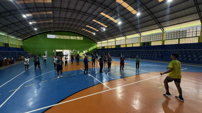 Aula de Ritmos 60+ foi criada para incentivar a prática de atividades físicas entre a população idosa