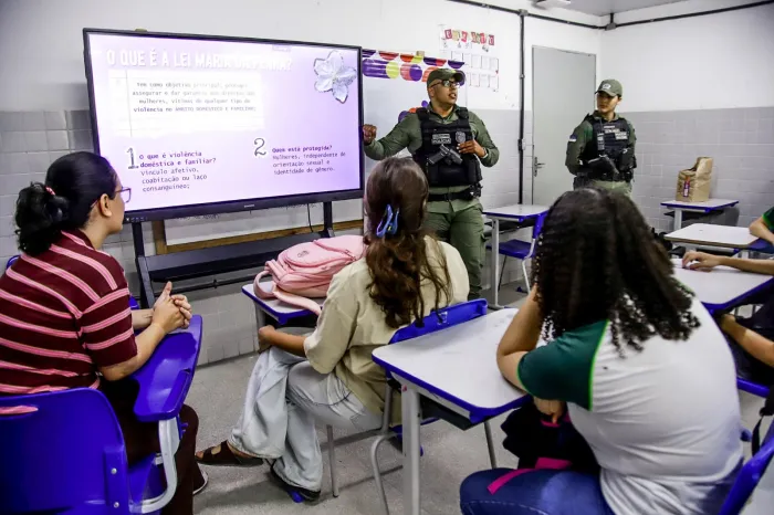 Agosto Lilás – Secretaria da Mulher de Caruaru impacta mais de 2 mil pessoas com ações alusivas à Lei Maria da Penha