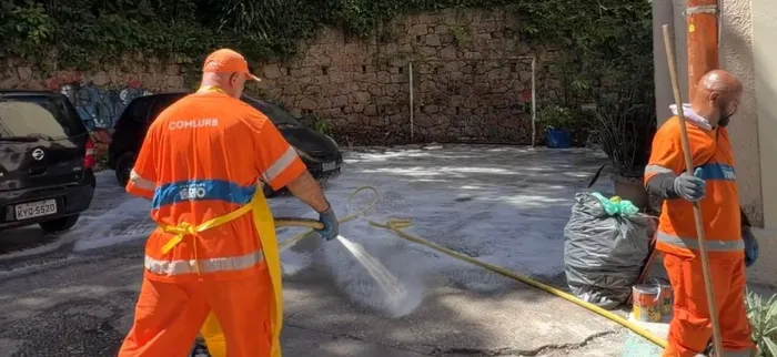 Subprefeitura da Zona Sul realiza ação de zeladoria na Rua Pires de Almeida, em Laranjeiras