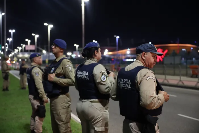 Guardas detêm homem vendendo cigarros eletrônicos no entorno da Cidade do Rock