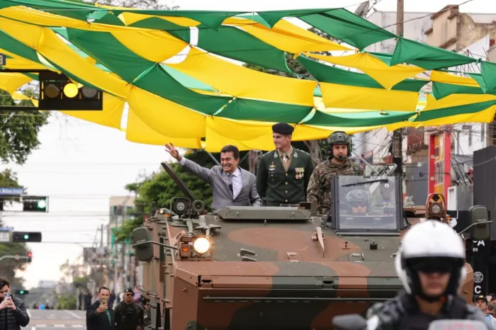 Militares do Exército Brasileiro desfilam pela Avenida Marcelino Pires durante a celebração do aniversário de 204 anos da Proclamação da Independência. Foto: A. Frota