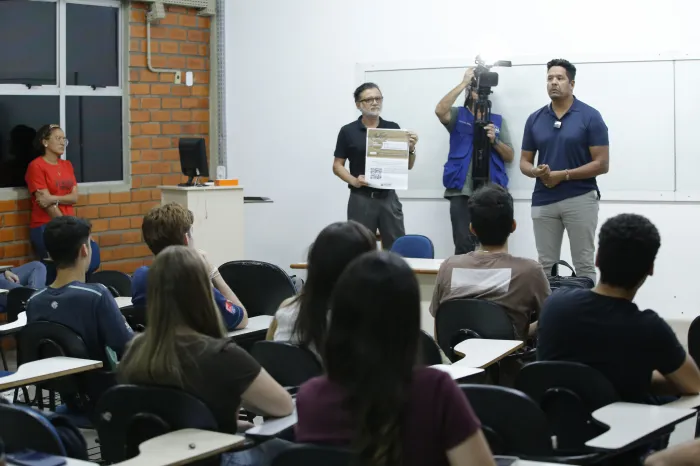 ALMT apresenta Troféu Parlamento a estudantes de Jornalismo e Publicidade