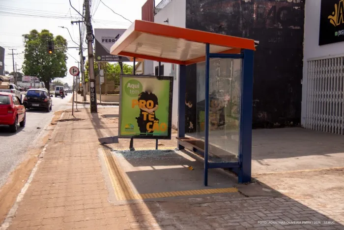 Atos de vandalismo danificam paradas de ônibus em Boa Vista