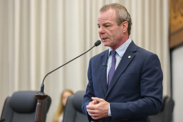 Pedro Longo cobra solução para pacientes de Feijó e Tarauacá que precisam viajar até Cruzeiro do Sul para fazer hemodiálise