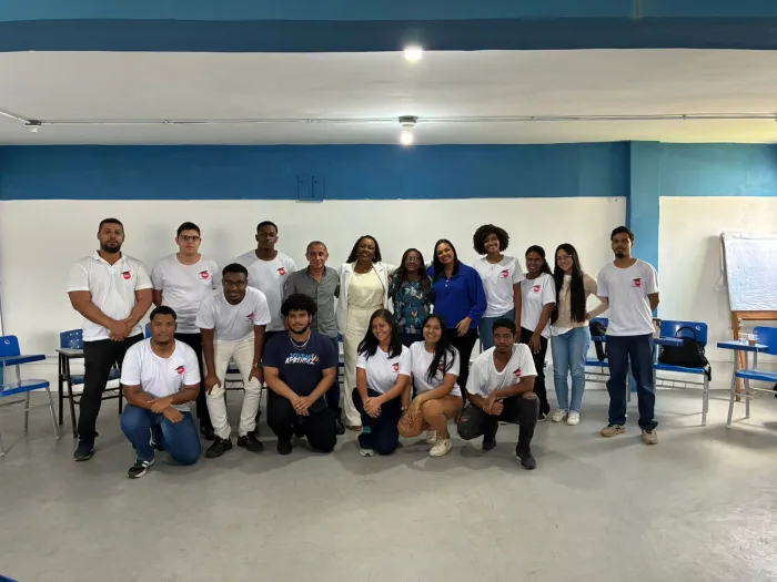 Ouvidoria de Alagoinhas recebe jovens aprendizes do ISBET em visita técnica