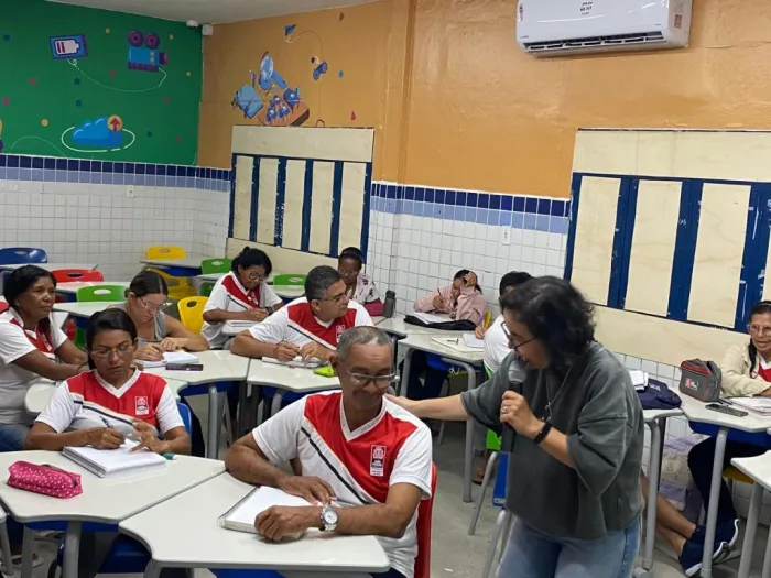 Alfabetização transforma vida de jovens, adultos e idosos em João Pessoa