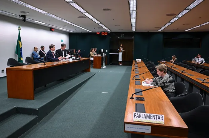 Reunião da CMO, em agosto: comissão vai analisar proposta orçamentária - Foto: Saulo Cruz/Agência Senado
