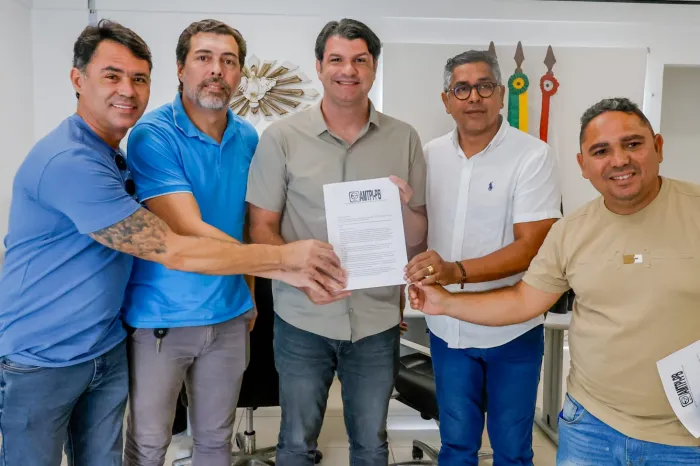 Leo Bezerra discute demandas de motoristas por aplicativo e anuncia medidas de apoio aos trabalhadores