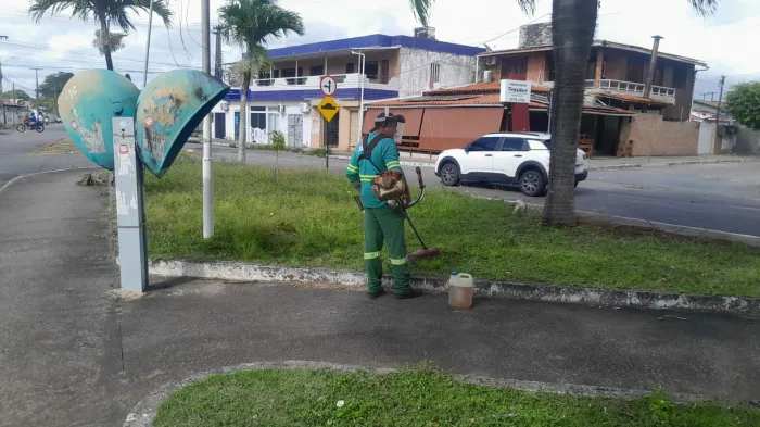 Praças nos bairros de Jaguaribe e Colinas do Sulrecebem serviços de zeladoria durante a semana