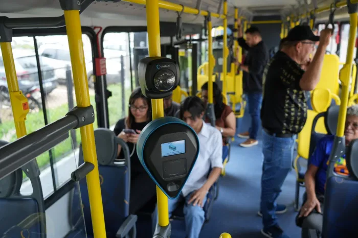 Mulheres e idosos podem desembarcar fora dos pontos de ônibus após às 22h