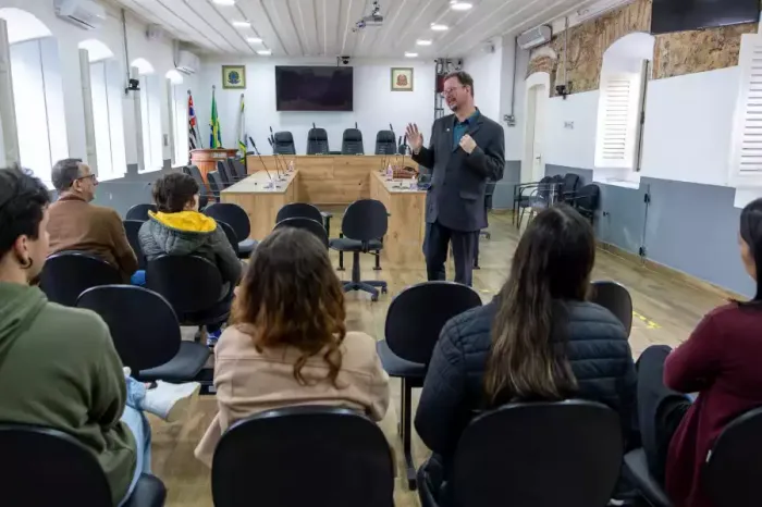 Câmara de São Sebastião promove capacitação sobre contratações públicas para servidores