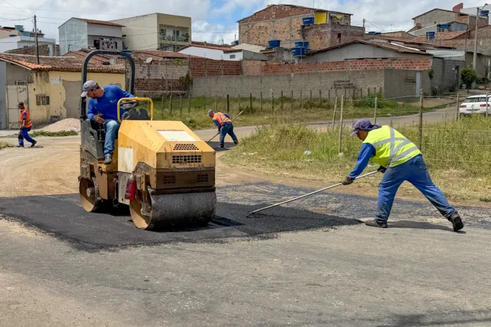 Operação Tapa-Buraco melhora condições de tráfego e segurança em diferentes pontos da cidade