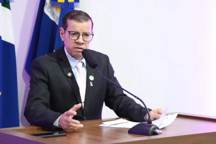 Pedido de Pedro Pepa avança e Estado avaliará reforma das calçadas da Escola Alício Araújo