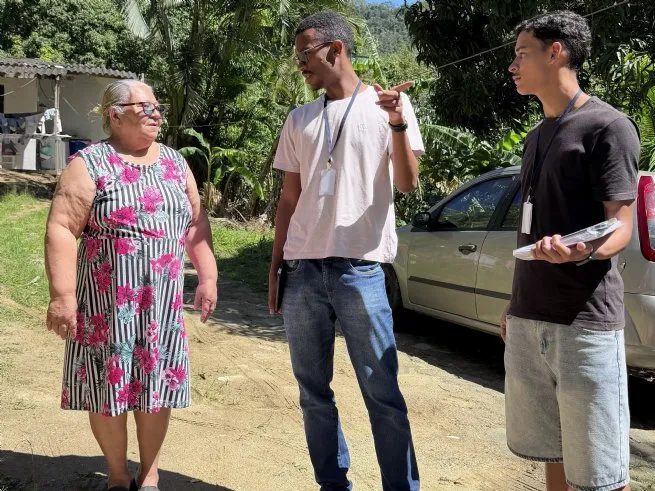 Sehab faz cadastro e coleta de documentos para regularização do Núcleo Ademir Fortunato, na Enseada