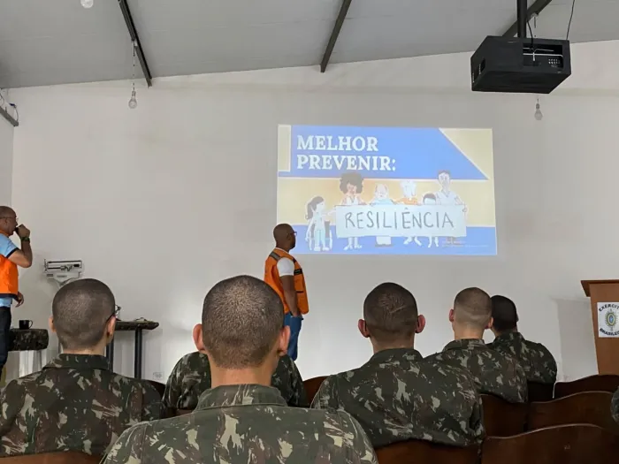 Defesa Civil capacita atiradores do Tiro de Guerra em Proteção e Gestão de Riscos