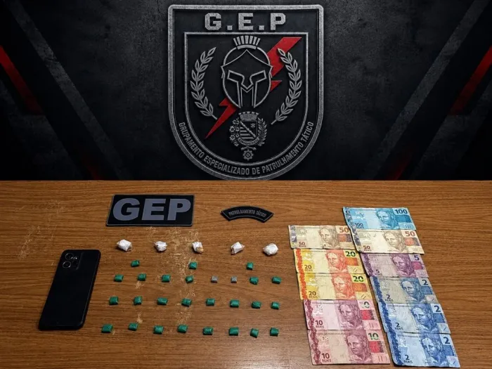 GEP prende suspeito de tráfico e apreende 32 porções de crack em Araçatuba