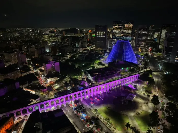Com tecnologia RGBW, novo sistema permanente permite diferentes configurações de cores para eventos, campanhas e datas comemorativas - Divulgação / RioLuz