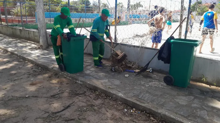 Sesuz executa ações de limpeza e manutenção em quatro praças de João Pessoa