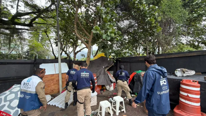 Ação de ordenamento no Jardim de Alah resulta em detenção e recuperação de material público