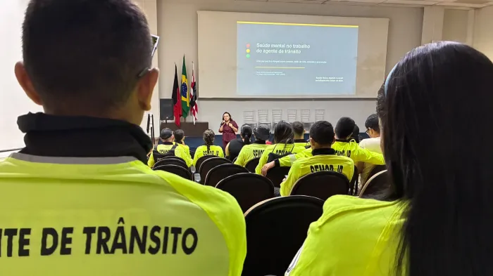 Agentes de mobilidade urbana participam de palestra sobre saúde mental e valorização da vida