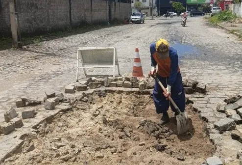 Seinfra intensifica operação tapa-buraco e mais de 30 bairros recebem o serviço nesta quinta-feira
