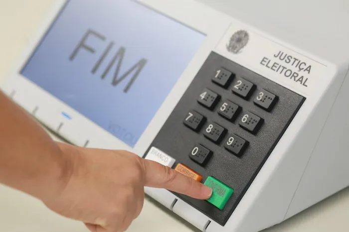 A urna eletrônica registra e contabiliza os votos - Foto: Senado Verifica
