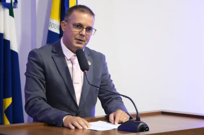 Cabral cobra esclarecimentos sobre emissão de atestados e receituários na rede de saúde