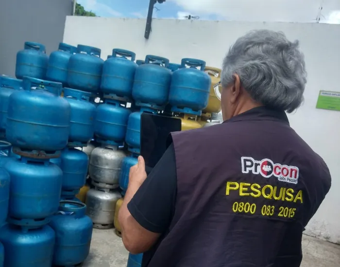 Procon-JP registra preço do gás de cozinha oscilando entre R$ 105 e R$ 130, após reajuste de 7%