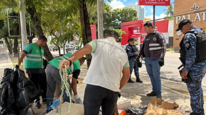 A operação tem como objetivo desobstruir áreas públicas, promover o ordenamento urbano. Foto: Ascom Semsc